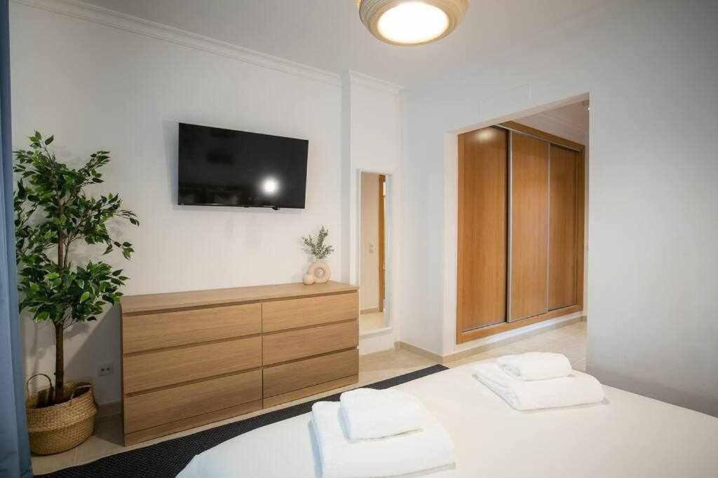 Modern 3Br Apt W/ Lg Terrace, Bbq, Ac & Parking Tavira Bagian luar foto