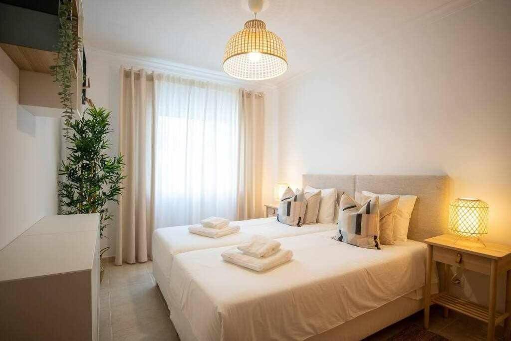 Modern 3Br Apt W/ Lg Terrace, Bbq, Ac & Parking Tavira Bagian luar foto