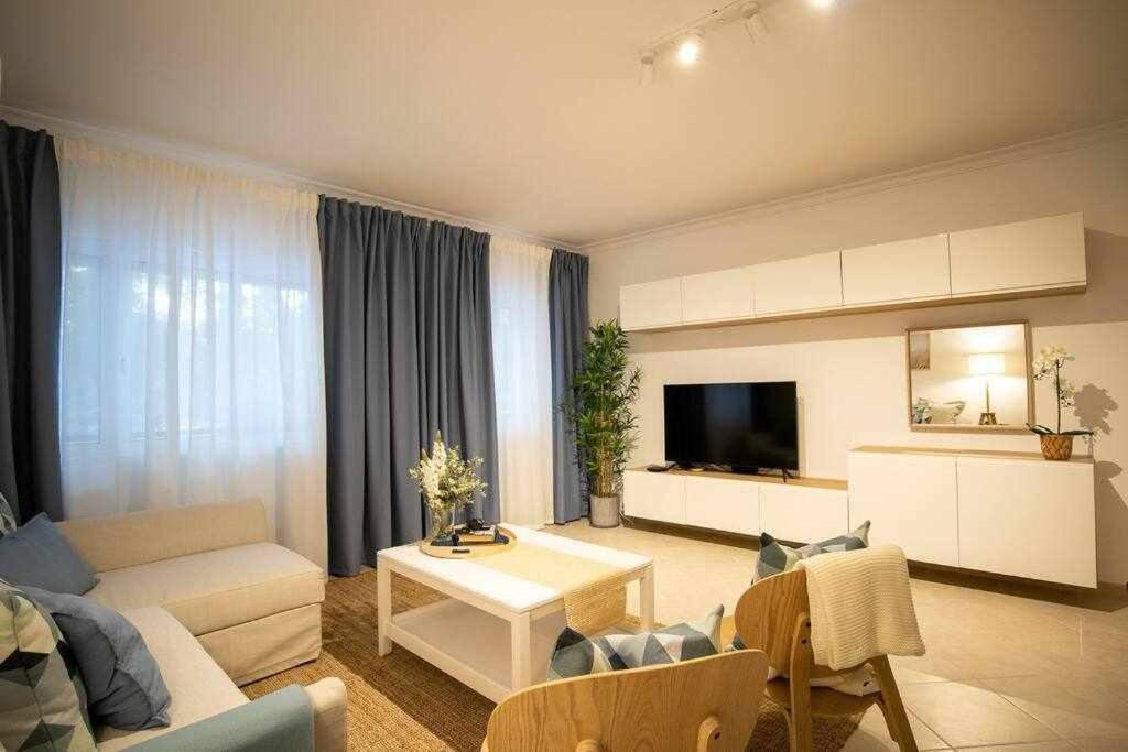 Modern 3Br Apt W/ Lg Terrace, Bbq, Ac & Parking Tavira Bagian luar foto
